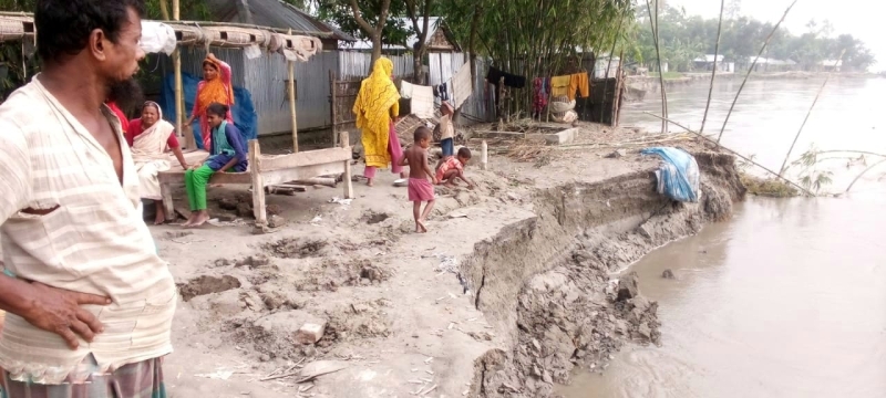 তিস্তা গিলে নিচ্ছে একের পর এক বসতবাড়ি