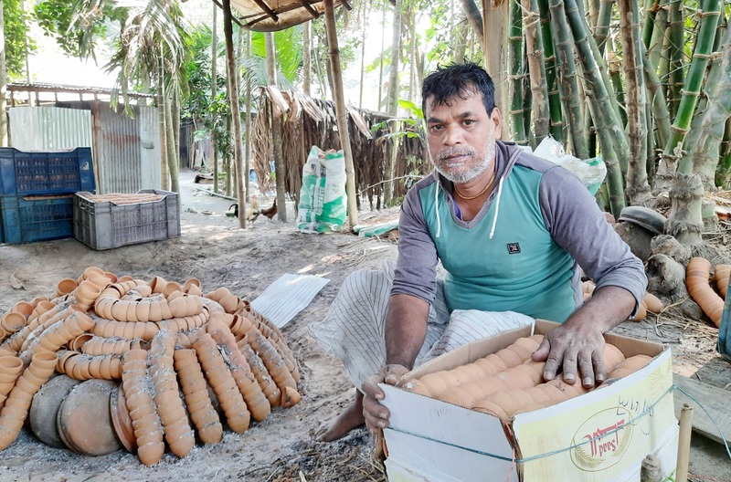 হার মানতে রাজি নয় মৃৎশিল্পীরা