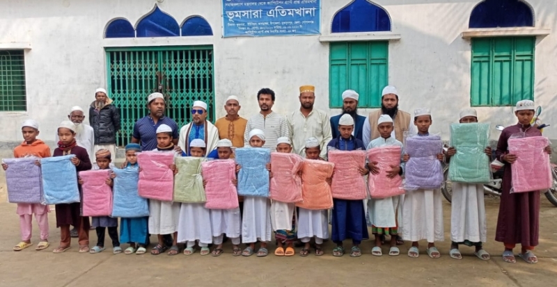 বিএনপি নেতা সেলিমুজ্জামানের শীত বস্ত্র বিতরণ