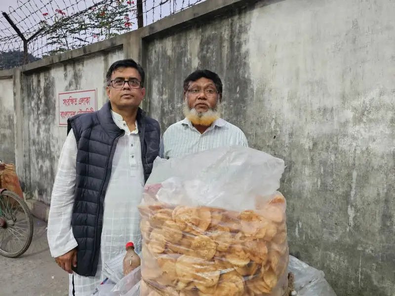 ভেলপুরি বিক্রেতা বন্ধুর জন্য কেন সাহায্য চাইলেন প্রেস সচিব!