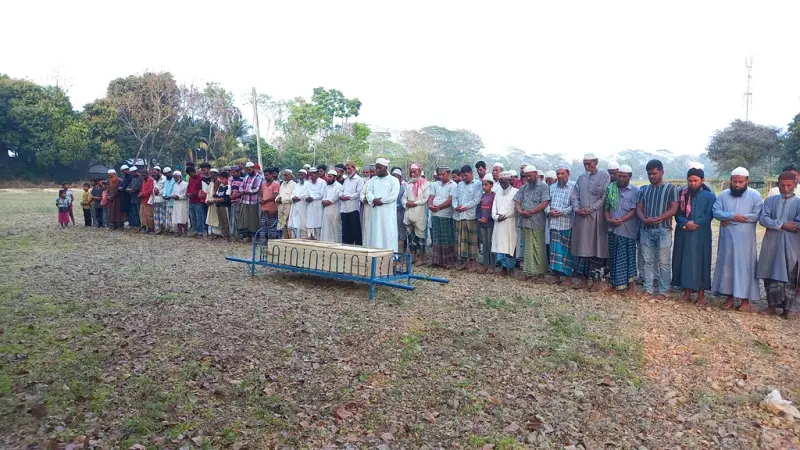 তিন ভাইকে কুপিয়ে হত্যা: কড়া নিরাপত্তায় দাফন সম্পন্ন