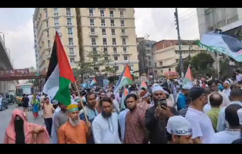 বাংলামোটরে বিশাল জমায়েত, সেনা মোতায়েন