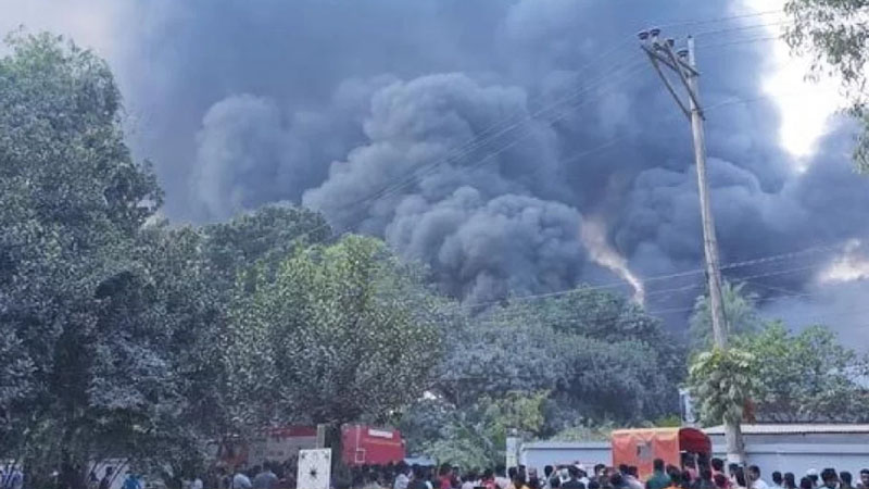 বোতাম তৈরির কারখানার আগুন নিয়ন্ত্রণে, মৃত্যু ১