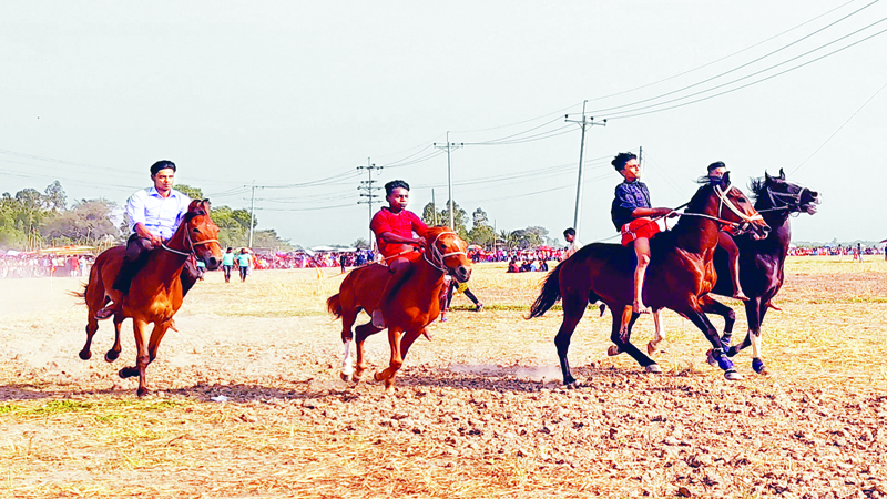 কদম দৌড়, দাপট দৌড়- দেখতে মানুষের ঢল