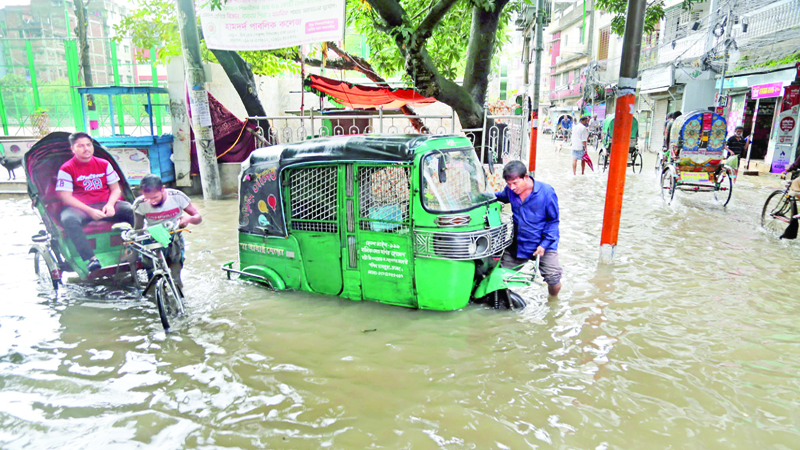 দিনভর বৃষ্টিতে রাজধানীর বিভিন্ন সড়কে জলাবদ্ধতা, যানজট