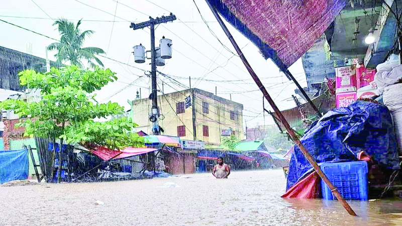 বান্দরবানে পাহাড়ি ঢলে তলিয়ে গেছে শতাধিক বাড়িঘর 