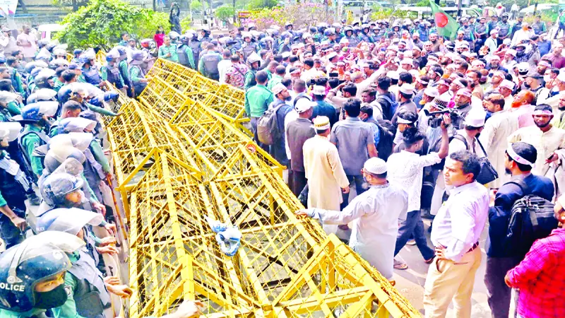 সারাদেশে বেসরকারি শিক্ষকদের ক্লাস বর্জনের ঘোষণা