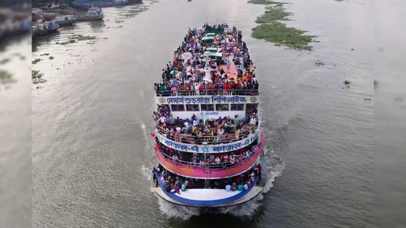 ঈদযাত্রায় নৌপথে যাত্রীদের হয়রানি, অতিরিক্ত ভাড়া আদায় করা যাবে না