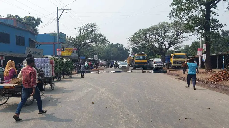 রাজশাহীর পুঠিয়ায় বিএনপির দুই গ্রুপে সংঘর্ষ, মহাসড়ক অবরোধ