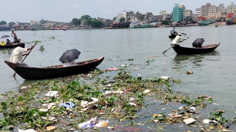 ভয়াবহ দূষণের শিকার হচ্ছে বুড়িগঙ্গা নদী