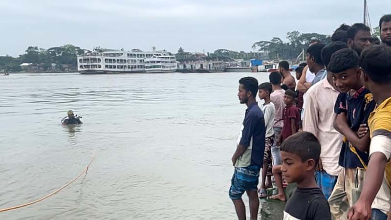 মেঘনায় গোসল করতে নেমে অটোরিকশা চালক নিখোঁজ