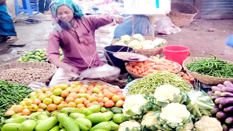 অস্থিতিশীল কাঁচাবাজার দুর্ভোগে জনসাধারণ