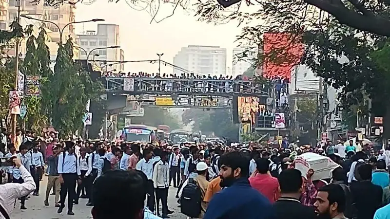 থামছে না দুই কলেজের সংঘর্ষ, চলছে ধাওয়া-পাল্টা ধাওয়া