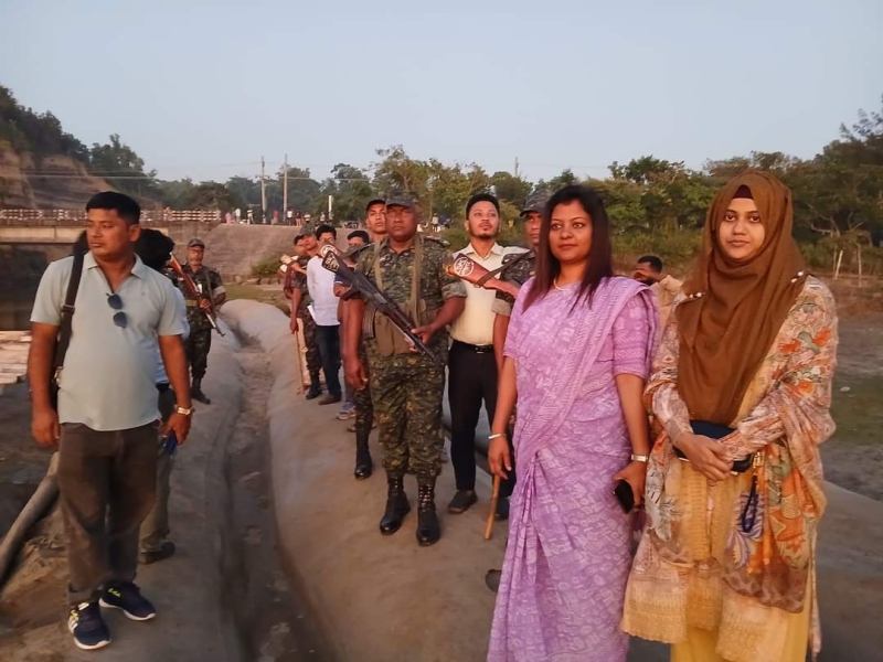 কক্সবাজারে পিলার ও জিও ব্যাগ বসিয়ে জায়গা দখল দরিয়ানগর ব্রিজের প্রবহমান