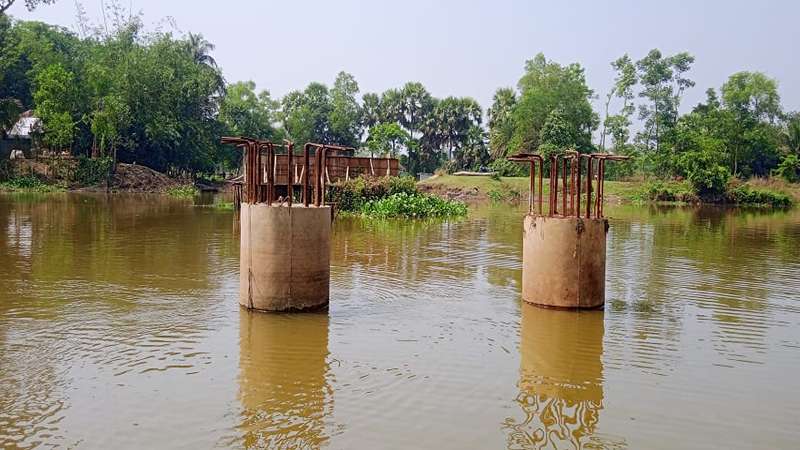 ৬ কোটি ২২ লক্ষ টাকা ব্যয়ে চারিতুপা সেতুর নির্মাণ তিন বছরেও শেষ হয়নি