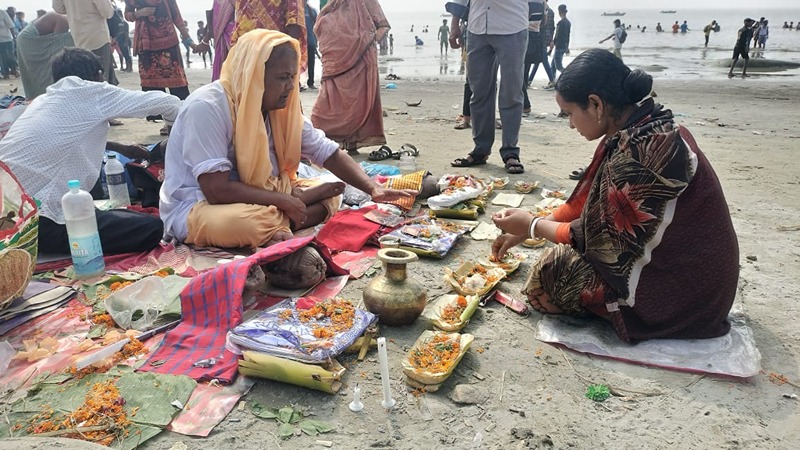 কুয়াকাটায় রাসভক্ত পূণ্যার্থীর ঢল