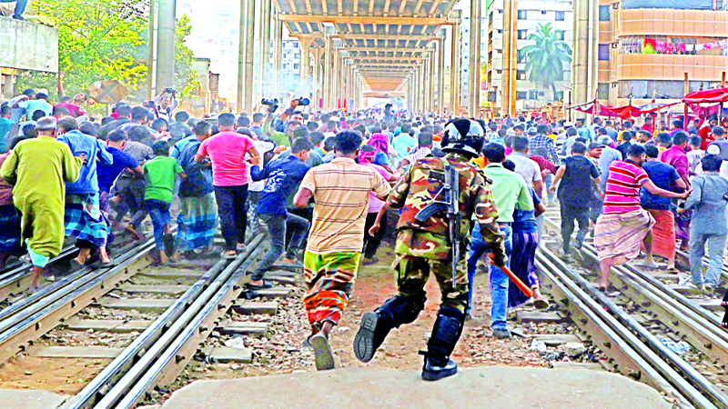 রেললাইন ও সড়ক অবরোধ ব্যাটারি রিক্সাচালকদের