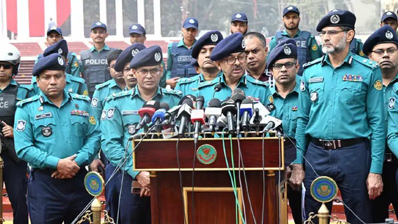 শহীদ মিনারে কয়েক স্তরের নিরাপত্তা