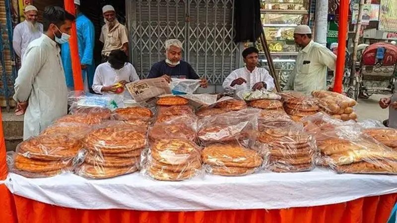 শবে বরাত: ঢাকায় বাহারি হালুয়া-রুটির দোকান