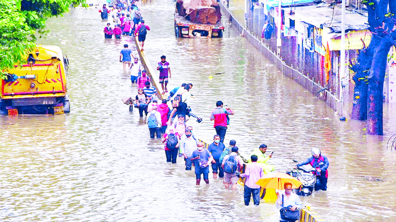 দক্ষিণ এশিয়ায় ভারি বৃষ্টি ও বন্যা মুম্বাইয়ে স্কুল-কলেজ বন্ধ