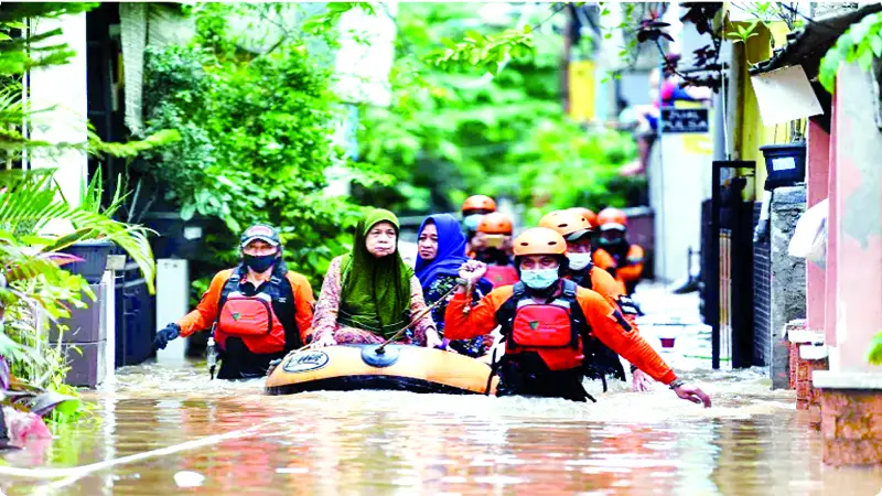 ইন্দোনেশিয়ায় ভারি বৃষ্টিতে বন্যা