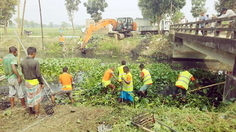 ময়মনসিংহে লোক দেখানো খাল পরিষ্কার অভিযান