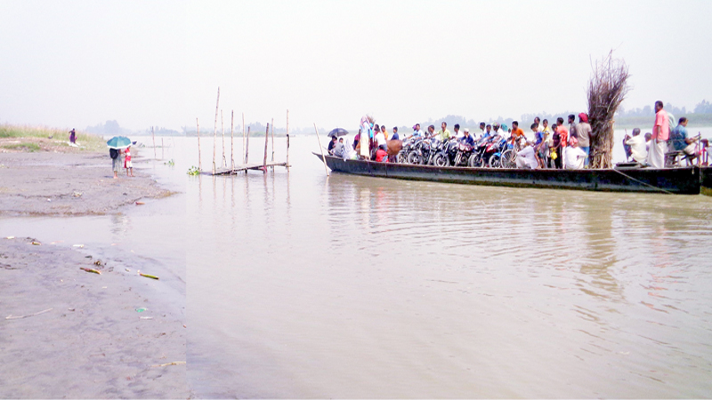 সেতুর অভাবে ৩০ গ্রামের মানুষের দুর্ভোগ