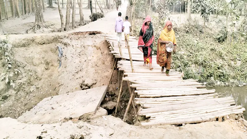 ধসে পড়া সেতু নির্মাণ হয়নি দেড় বছরেও