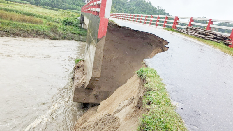 রামুতে ভাঙনের কবলে সেতু