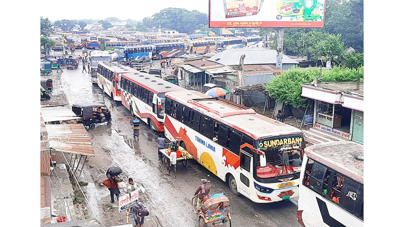 যাত্রী ও যানবাহনের অতিরিক্ত চাপ