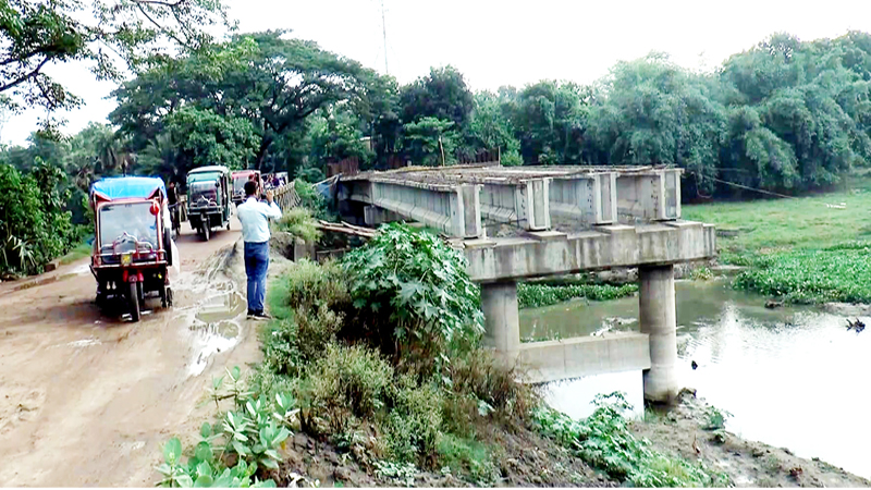 দুই বছরের কাজ ৪ বছরেও শেষ হয়নি