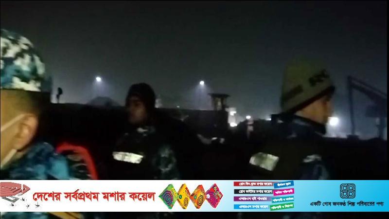 ধলেশ্বরী-শীতলক্ষ্যা মোহনায় সোয়া তিন কোটি টাকার ফার্নেস অয়েল লুট