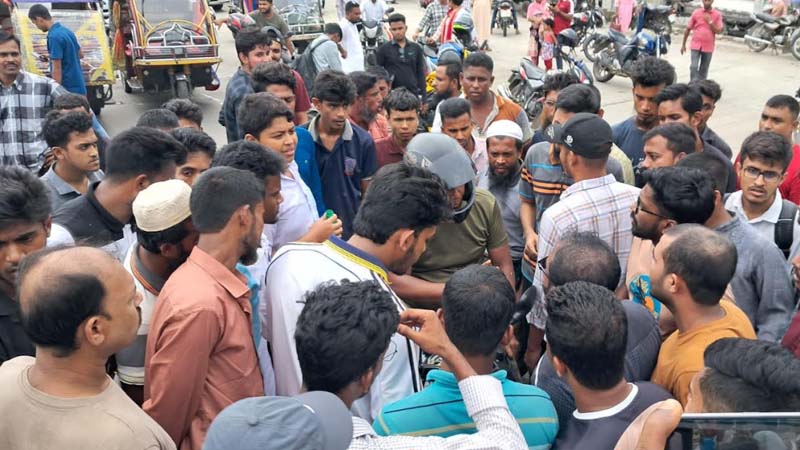 কোটা বিরোধী আন্দোলনে উত্তাল পবিপ্রবি ক্যাম্পাস