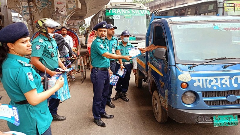 ট্রাফিক আইন লঙ্ঘনে ডিএমপির ১২১৩ মামলা