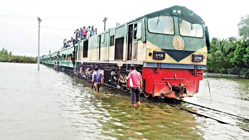 বন্যা পরিস্থিতির অবনতি, চট্টগ্রাম থেকে ট্রেন চলাচল বন্ধ ঘোষণা