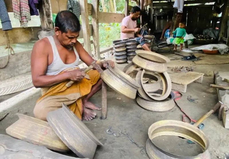 বিলুপ্তির পথে ঐতিহ্যবাহী কাঁসা-পিতল শিল্প