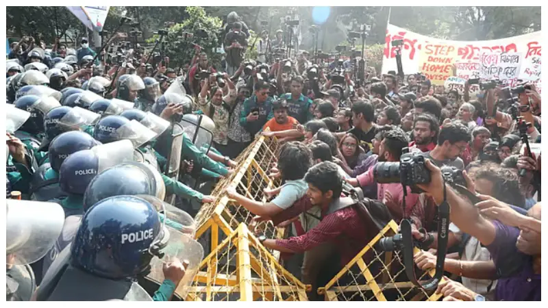 স্বরাষ্ট্র উপদেষ্টার পদত্যাগের দাবিতে গণপদযাত্রায় বাধার সম্মুখীন