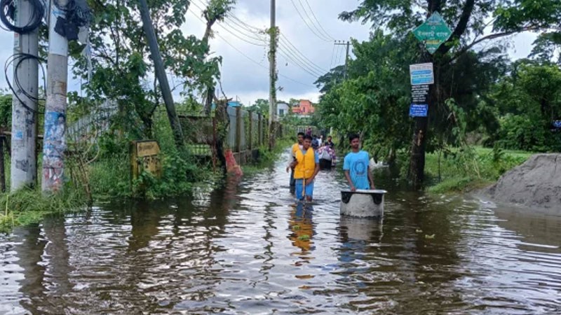 দেশে বন্যায় মৃতের সংখ্যা বেড়ে ৫৪