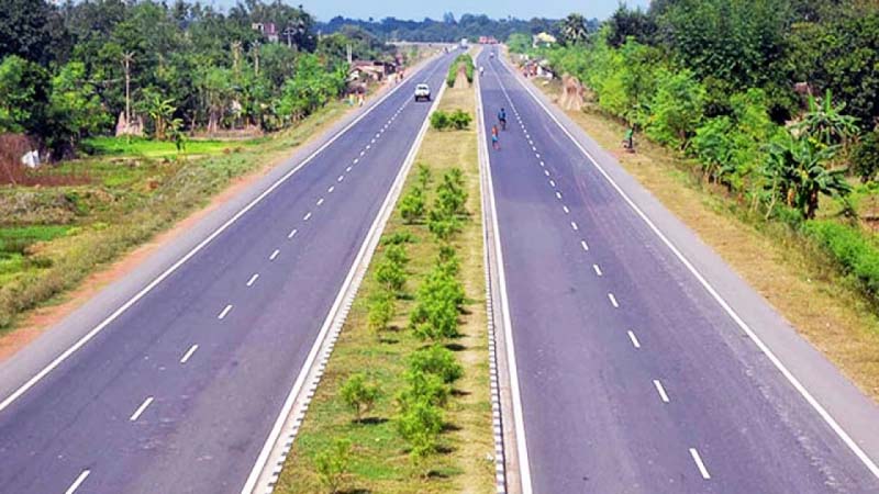 সড়কে প্রাণ গেলো মোটরসাইকেল আরোহী তরুণ-তরুণীর