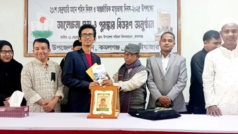 বাংলা একাডেমি পুরস্কার পাওয়ায় শুভাশিস সিনহা’কে সম্মাননা প্রদান