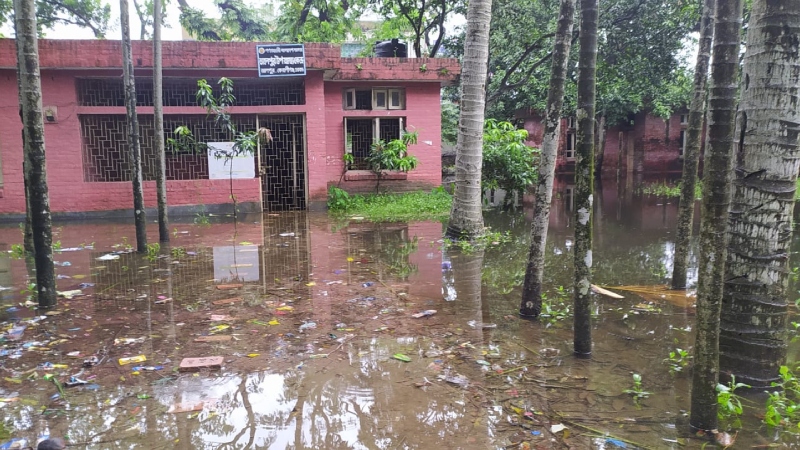 এক মাসেও পানি নিষ্কাশন হয়নি তালেপুর উপস্বাস্থ্য কেন্দ্রের