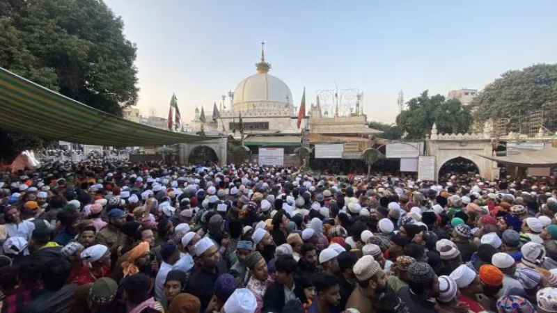 এবার আজমির শরিফের জায়গায় মন্দির ছিল বলে দাবি কট্টর হিন্দুত্ববাদীদের