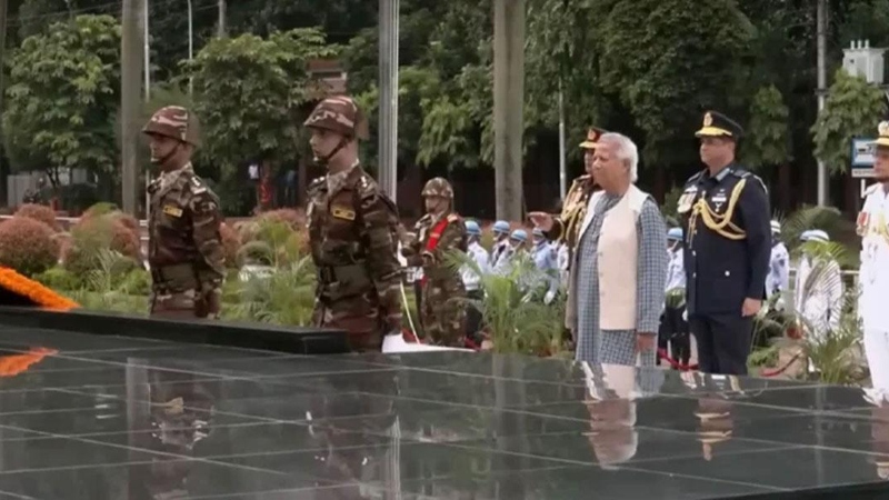 সশস্ত্র বাহিনী দিবসে রাষ্ট্রপতি ও প্রধান উপদেষ্টার শ্রদ্ধা